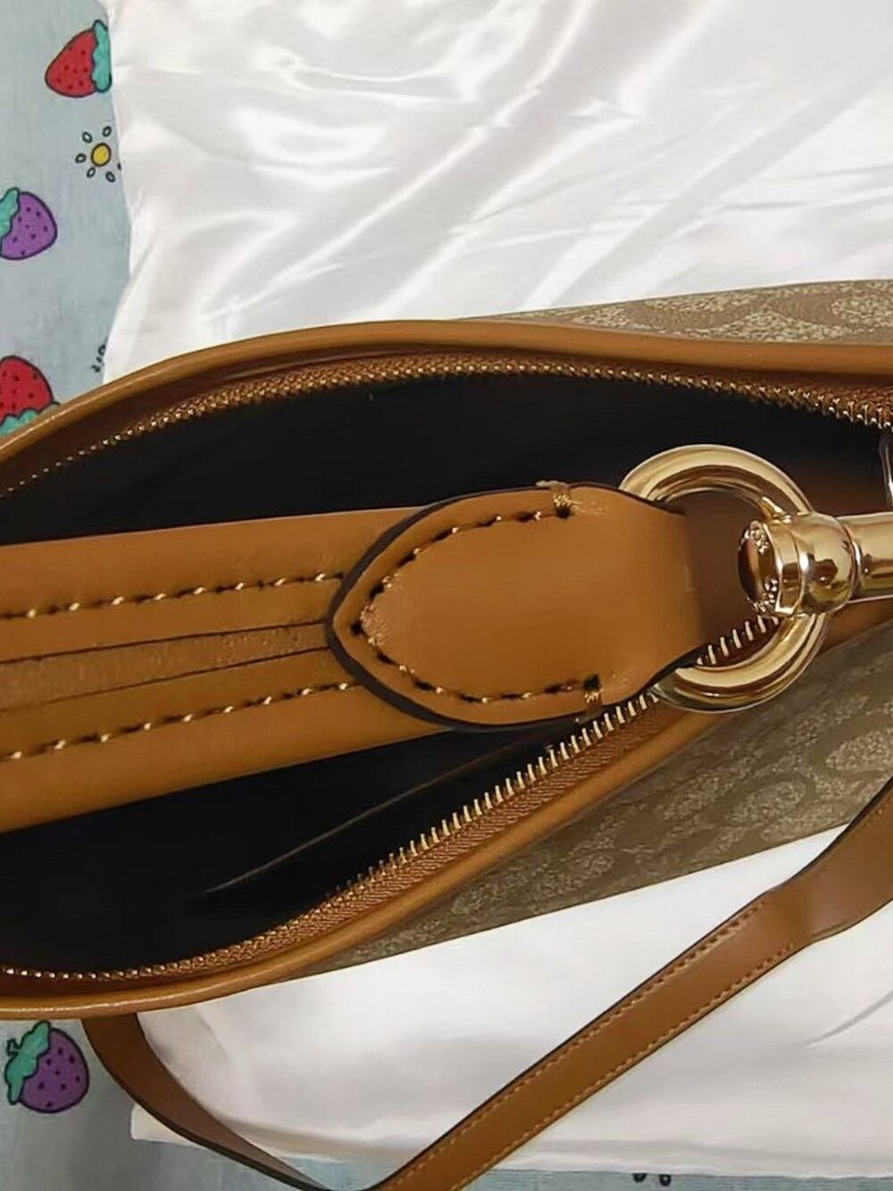Classic Coach Hobo Bag in Beige Signature Canvas Tan Leather Trim - Picture 10 of 10